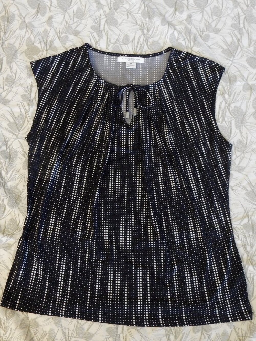 Liz Claiborne PETITE MEDIUM polka dot tank top black white stretch tie neck